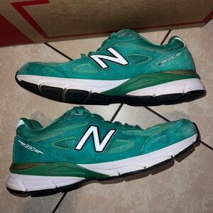 New Balance 990 V4 Green